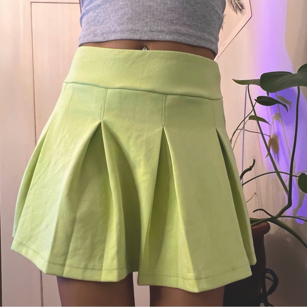 light green pleated tennis skirt 🎾